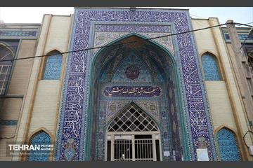 بازدید خبرنگاران رسانه‌های خارجی از تخریب اموال عمومی شهر 44