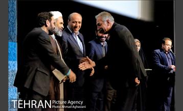 مراسم تجلیل از دانشجویان خانواده های ایثارگران شهرداری 30