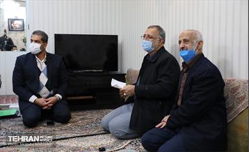 حضور شهردار تهران در منزل خانواده شهید عبدالله باقری 4