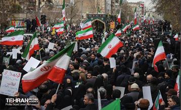 تشییع پیکر ۱۰۰ شهید مردمی و مدافع امنیت در تهران - 3 21