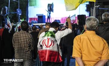 آیین بدرقه زائر اولی‌ها به‌ سوی عتبات عالیات در میدان انقلاب 50