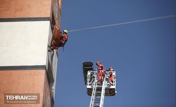 بازدید رییس مدیریت بحران کشور از مرکز آموزش آتش‌نشانی شهرداری تهران 36