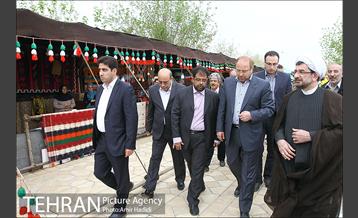 بازدید شهردار تهران از نمایشگاه نوروزی عطر یاس و مرکز اسکان نوروزی منطقه ۲۰ 11