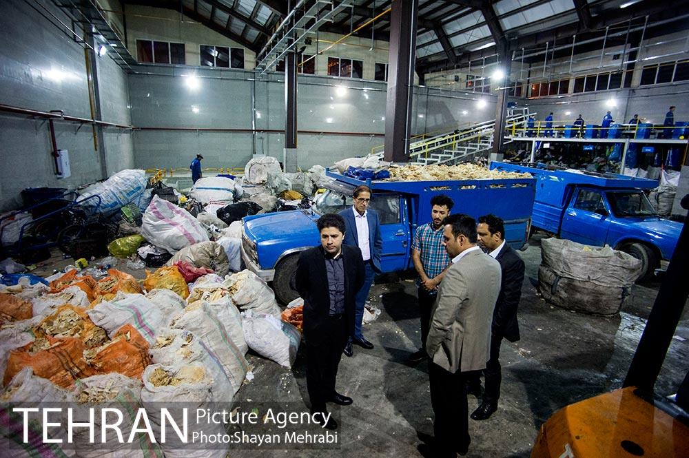 شهردار شب پوریا سوری، سرپرست مرکز ارتباطات شهرداری 17