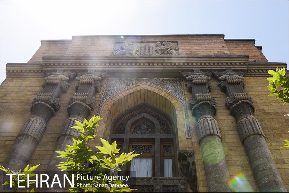 بازدید اعضا شورای شهر از محوطه سردرب باغ ملی و میدان مشق 22