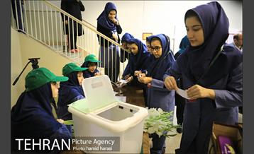 بیستمین دوره انتخابات شهردار مدرسه در مدارس قلب پایتخت برگزار شد 9