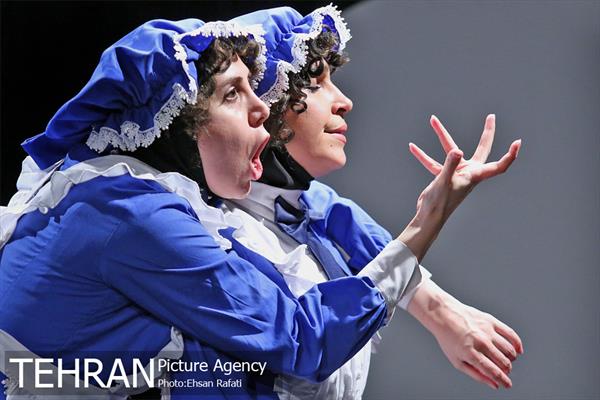 نمایش “کلفت ها” در خانه هنرمندان 13