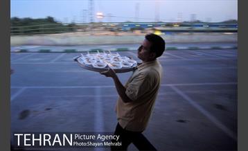 افطاری ساده در پایانه تاکسیرانی صادقیه 8