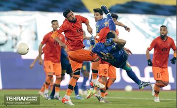 دیدار تیم های فوتبال استقلال تهران و مس کرمان 19