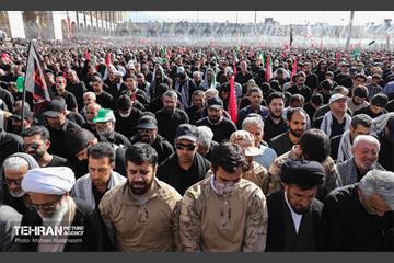 اقامه نماز بر پیکر آقای شهید ایران - 1 45
