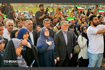 اجرای ارکستر سمفونیک تهران در میدان آزادی 13