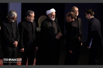 مراسم ادای احترام مقامات و هیئت‌های رسمی کشورهای مختلف به پیکر آقای شهید ایران 2