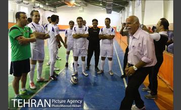 دیدار دوستانه تیم پردیس(کارتن خوابها) و مسئولان سازمان ورزشی شهرداری 1