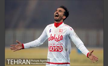 دیدار تیم های فوتبال نفت تهران و تراکتورسازی تبریز