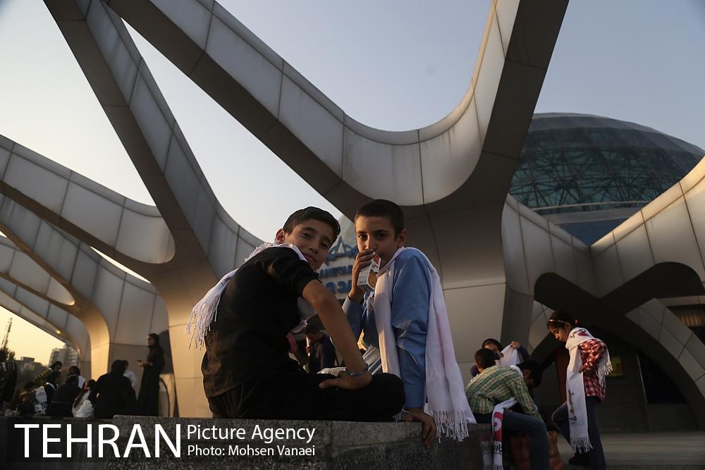 بازدید کودکان کار از آسمان نمای گنبد مینا 15