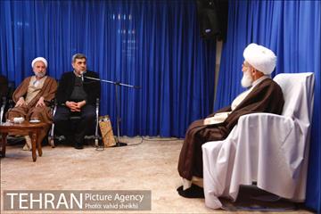 دیدار شهردار تهارن با آیت الله العظمی نوری همدانی  10