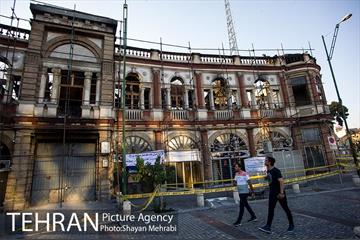 بازدید شهردار تهران از خسارت آتش سوزی اخیر میدان حسن آباد 4