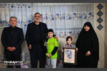 قرار خدمت؛ دیدار شهردار تهران با خانواده شهید مرتضی غفوری 12