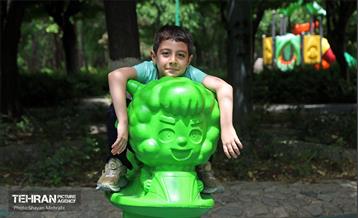 زمین بازی‌ بوستان لاله تهران 4