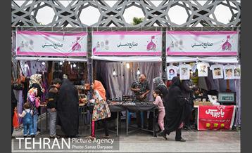 آیین گلاب­گیری «زیارت گل» 27