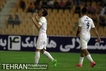 دیدار نقت تهران و پرسپولیس تهران در لیگ برتر فوتبال 14