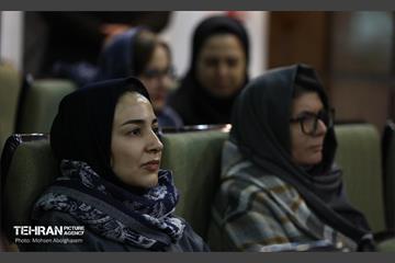 جلسه هم‌اندیشی رییس نهاد پایش طرح های توسعه شهری با جمعی از بانوان 37