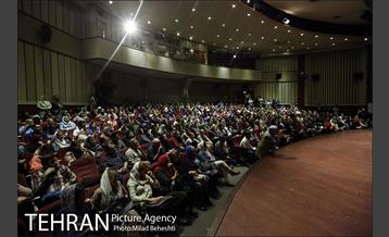 نقد فیلم زیر سقف دودی در فرهنگسرای ارسباران‎ 3