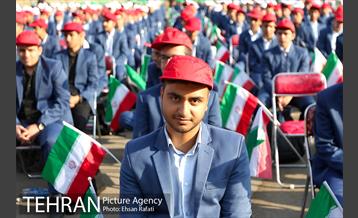 شهردار تهران در آیین نواختن زنگ سال تحصیلی جدید در دبیرستان ماندگار البرز 18