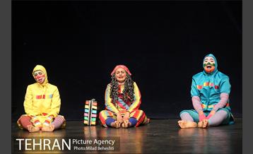 نمایش پاهای خانم هزارپا‎ 1