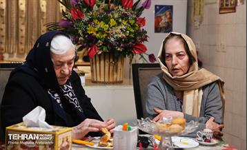 دیدار شهردار تهران با خانواده شهید زوریک مرادیان 15