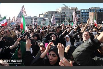 اجتماع مردم تهران در پی شهادت رهبر انقلاب - 2 41