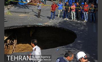 ریزش بخشی از خیابان پیامبر اتوبان ستاری -2 40