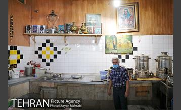 بازدید شهردار تهران از قهوه‌خانه حسین رمضان یخی در محله دروازه غار 10
