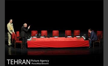 نمایش راپورت های شبانه دکتر مصدق‎ 4