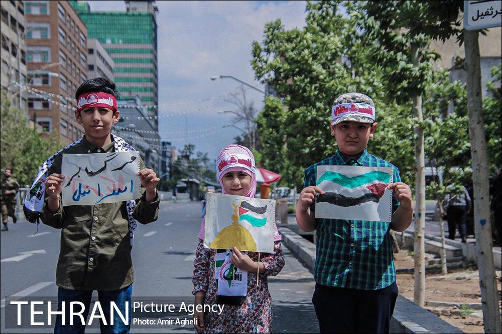 حضور اعضای هیئت هنر در راهپیمایی روز قدس 9