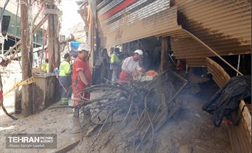 تلاش نیروهای امدادی شهرداری تهران برای تخلیه مناطق سیل زده کن