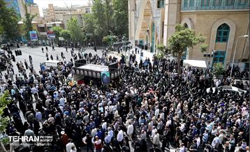 مراسم تشییع پیکر آیت‌الله فاطمی‌نیا 16