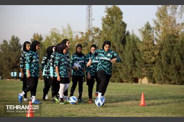 آکادمی فوتبال بانوان 16