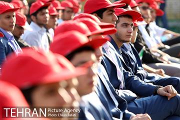 شهردار تهران در آیین نواختن زنگ سال تحصیلی جدید در دبیرستان ماندگار البرز 11