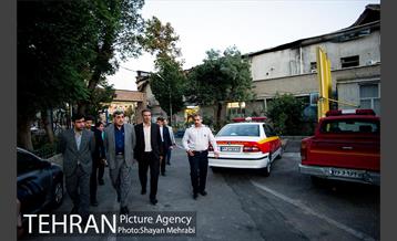 بازدید شهردار تهران از خسارت آتش سوزی اخیر میدان حسن آباد 31