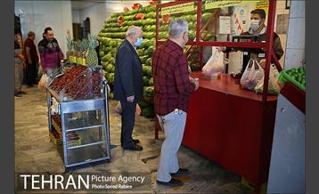 اجرای طرح فاصله گذاری اجتماعی در میدان میوه و تره بار صادقیه 9