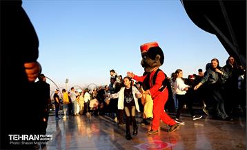 برج میلاد در ایام نوروز قرآنی 27