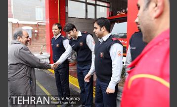 بازدید شهردار تهران از ستاد برف روبی منطقه 11 11