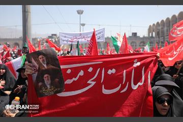 اقامه نماز بر پیکر آقای شهید ایران - 1 10