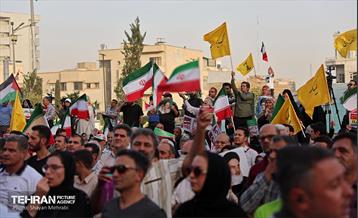 اجتماع مردمی در حمایت و تشکر از نیروهای مسلح در میدان انقلاب 33