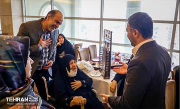 آیین تجلیل از خانواده‌های معظم شهدا منطقه 17