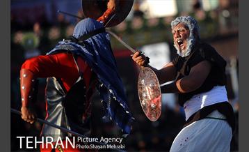 اجرای تعزیه در میدان امام حسین(ع)