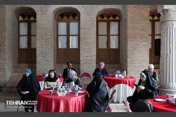 رونمایی از سردیس چهره‌های ماندگار در شهر تهران 17