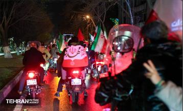 کاروان‌ موتوری و خودرویی از میدان انقلاب تا ساختمان هلال احمر تهران 27