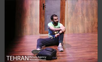 نمایش ... و چند داستان دیگر‎ 16